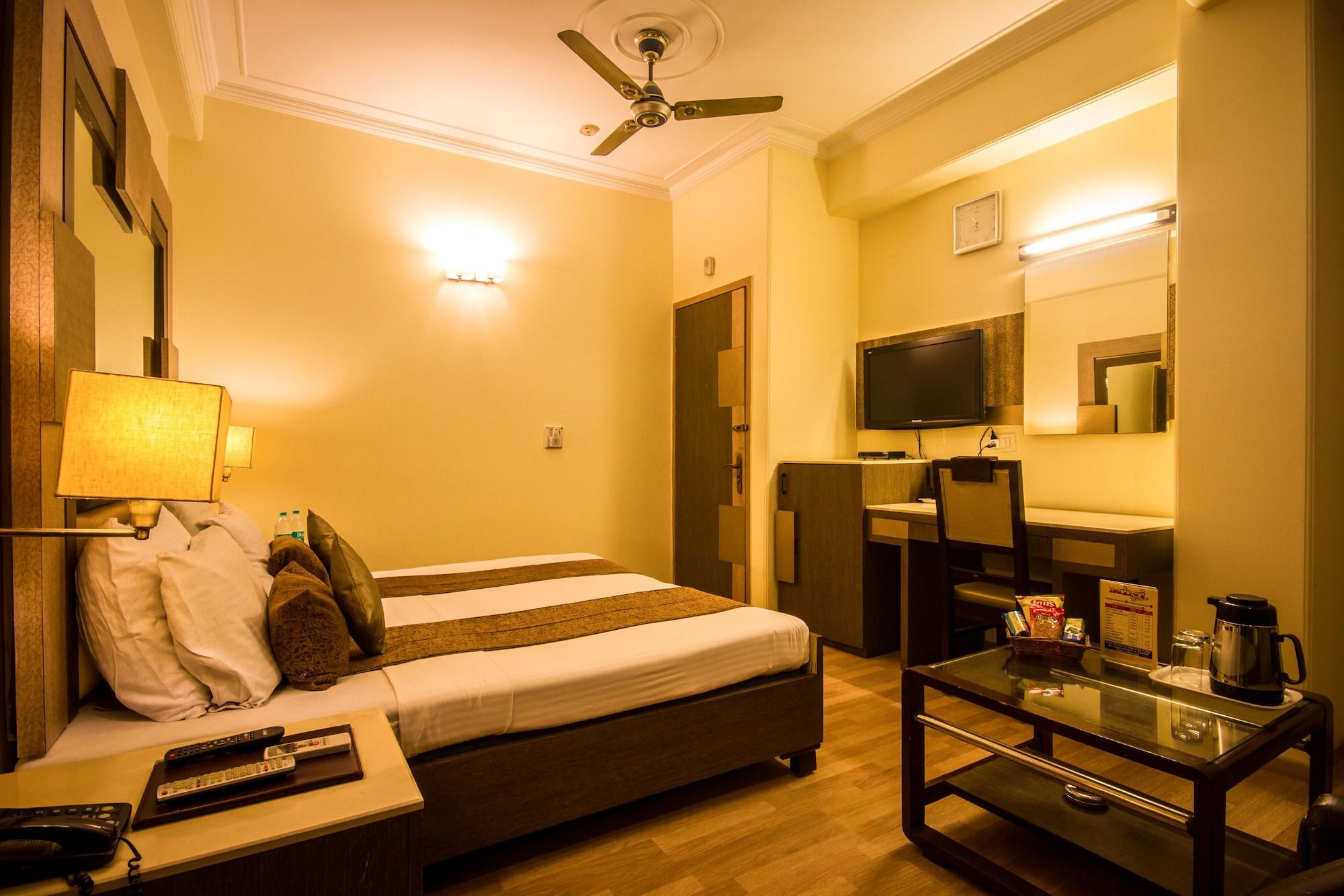 The Suncourt Hotel Yatri New Delhi Bagian luar foto