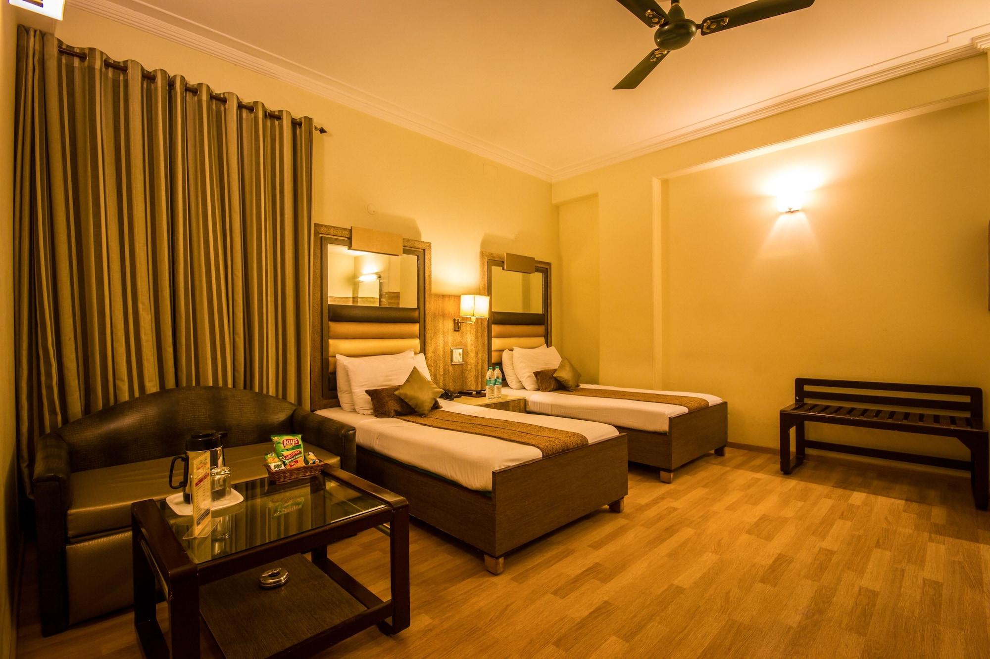 The Suncourt Hotel Yatri New Delhi Bagian luar foto